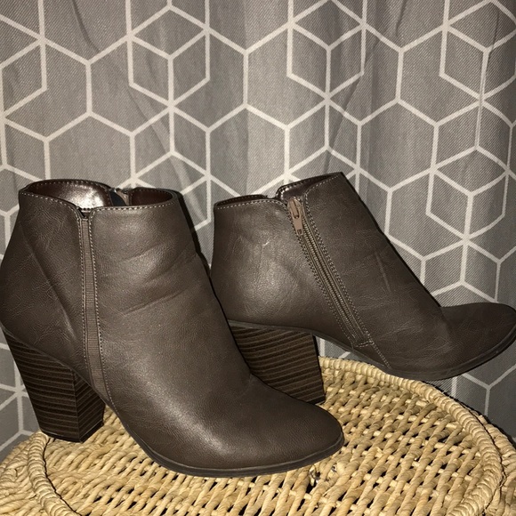 Gray ankle booties - Picture 3 of 4